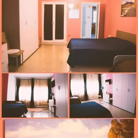 住宿加早餐酒店 B&B Chiara Napoli - Vesuvio Room 那不勒斯